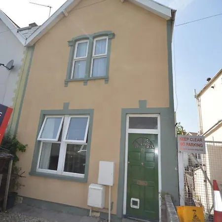 2 Bedroom In Gloucester Road بيت للعطل