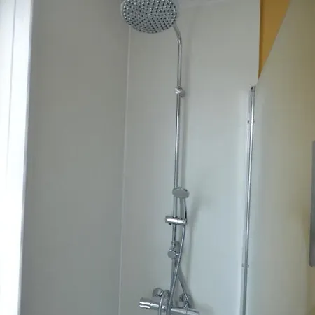 2 Bedroom In Gloucester Road *