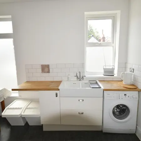 2 Bedroom In Gloucester Road بيت للعطل *