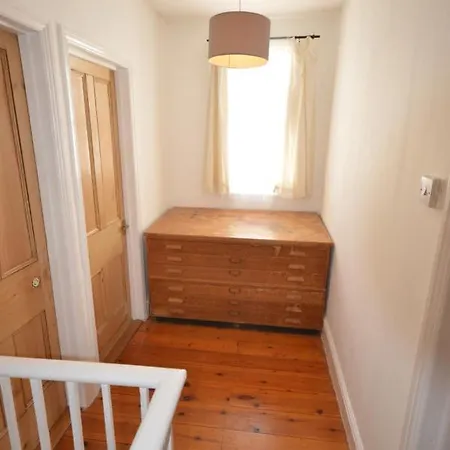 بيت للعطل 2 Bedroom In Gloucester Road بريستول