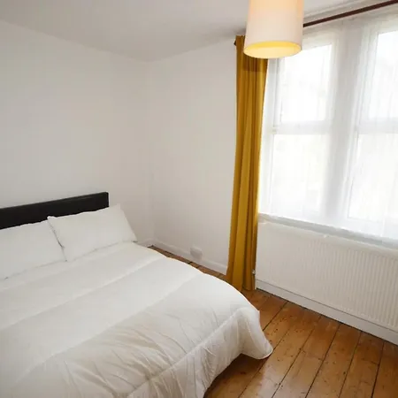 بيت للعطل 2 Bedroom In Gloucester Road