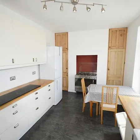 بيت للعطل 2 Bedroom In Gloucester Road